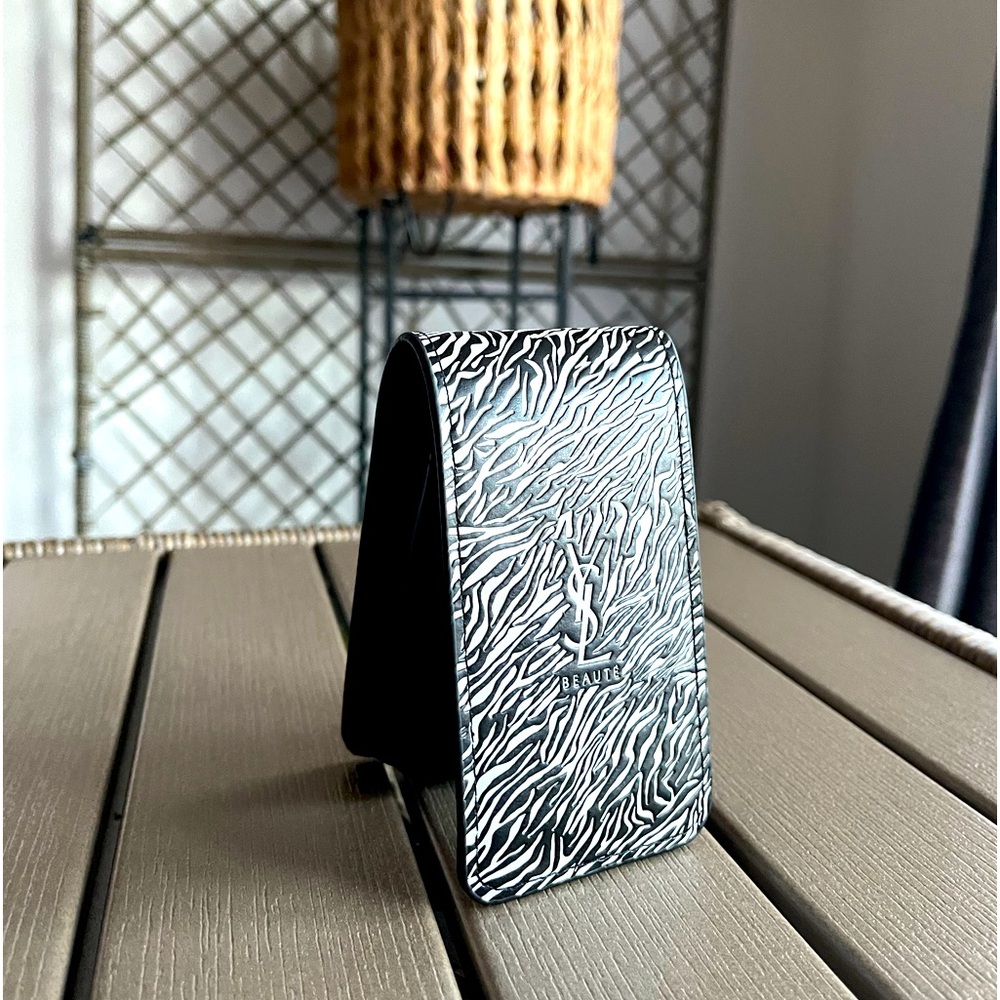 ⭐️YSL-La compacte étui NWT